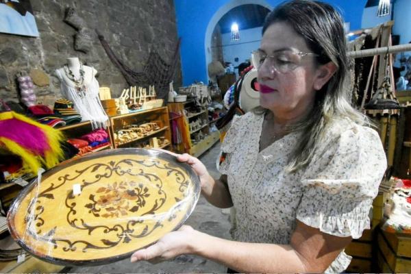 Ila Maria, coordenadora da galeria.(Imagem:Divulga&ccedil;&atilde;o)