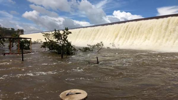 Sete barragens atingem volume máximo e sangram após fortes chuvas no Piauí