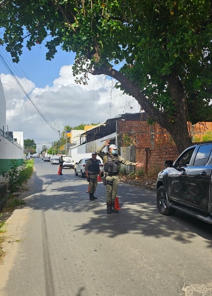 PM realiza blitz de trânsito no centro de Floriano para reforçar segurança e fiscalização