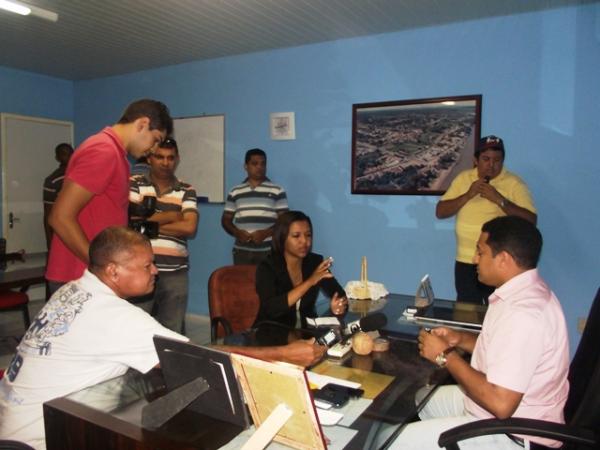 Gleydson Resende exonera ex-diretora do Hospital Municipal de cargo por trai&ccedil;&atilde;o pol&iacute;tica.(Imagem:FlorianoNews)