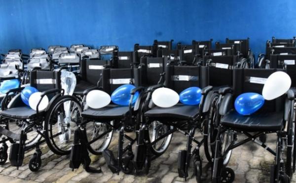 Saúde realiza entrega de 40 dispositivos de locomoção em Floriano