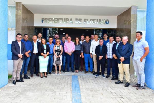 Minha Casa, Minha Vida: Prefeito Antônio Reis assina contratos para a construção de 372 casas(Imagem:Divulgação/Secom)