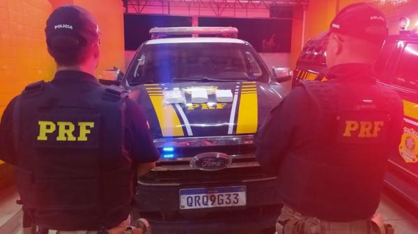 Floriano: PRF prende passageiro de ônibus transportando 3kg de cocaína