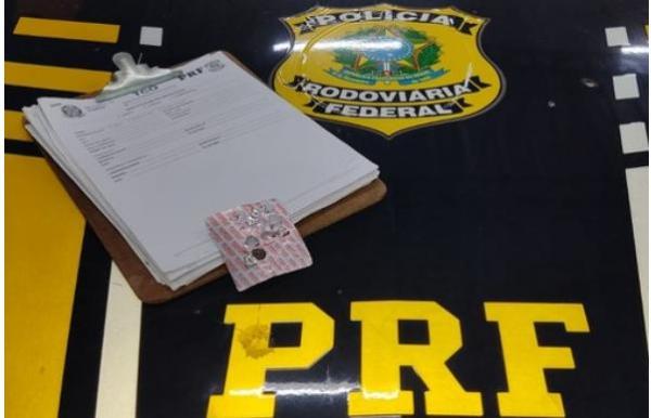 PRF autua caminhoneiro na BR 230 em Floriano