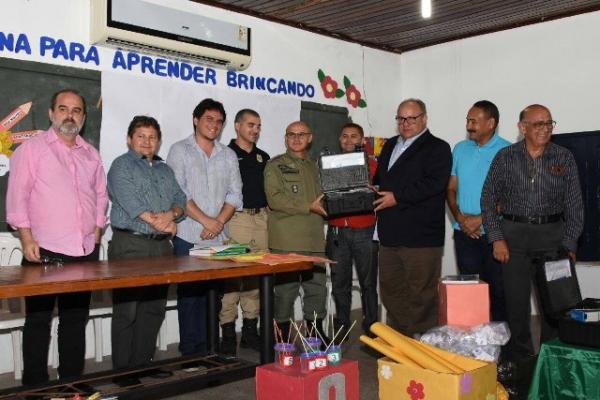 Diretor do Detran realiza entrega de etil&ocirc;metro e promete melhorias na sinaliza&ccedil;&atilde;o de Floriano.(Imagem:SECOM)