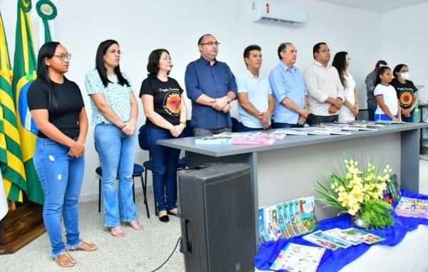 Realizada a entrega de material did&aacute;tico para alunos da rede municipal de ensino.(Imagem:Secom)
