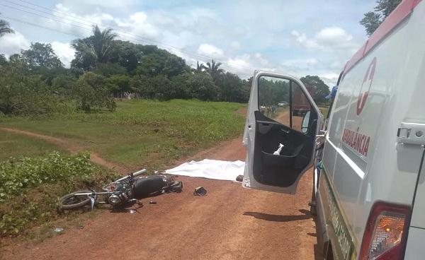 Idoso de 72 anos morre em acidente envolvendo motocicleta e caminhão no Norte do Piauí