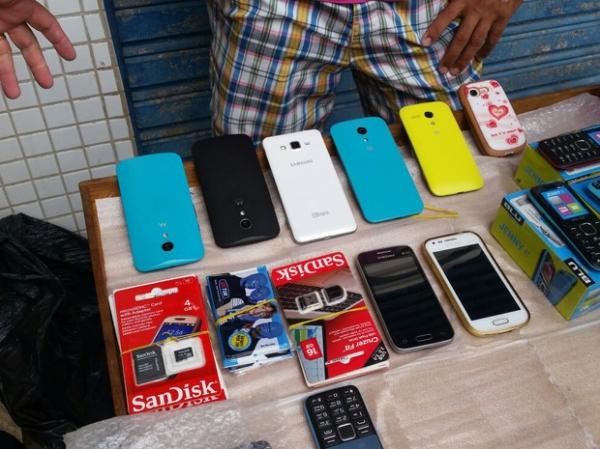 PM apreende 22 celulares roubados e material pornográfico em Picos