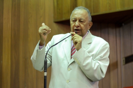 Deputado solicita catraca eletrônica no Albertão