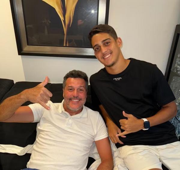 Sobrinho de ídolo do Flamengo, Roger se inspira no tio para fazer história no rival