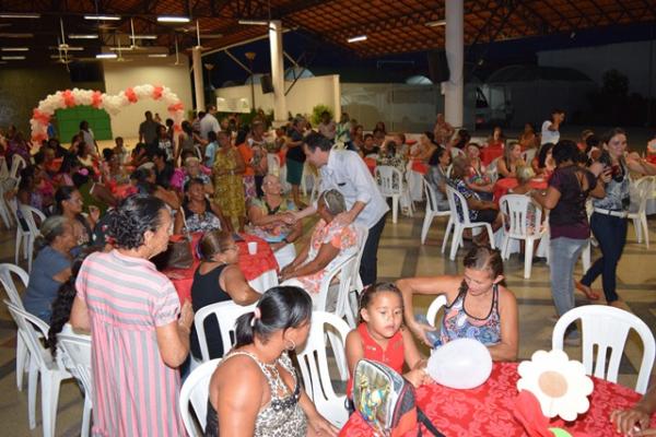 Homenagens e emoção marcam a festa das mães realizada pela Prefeitura de Floriano