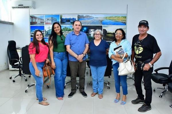 Prefeito de Floriano discute parceria com a APAE em comemoração aos 50 anos da instituição