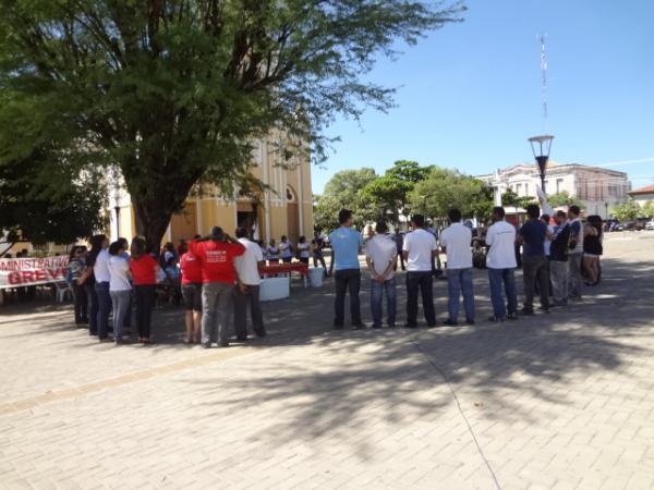 Servidores p&uacute;blicos federais realizaram paralisa&ccedil;&atilde;o em Floriano.(Imagem:FlorianoNews)