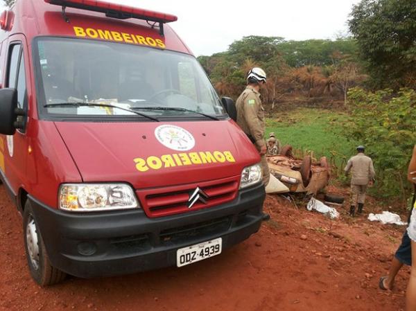 Bombeiros foram at&eacute; o local para resgatar os feridos.(Imagem:Marconi Alves)