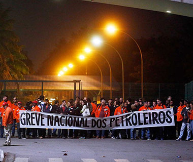 Petroleiros iniciam greve de 72 horas nas refinarias