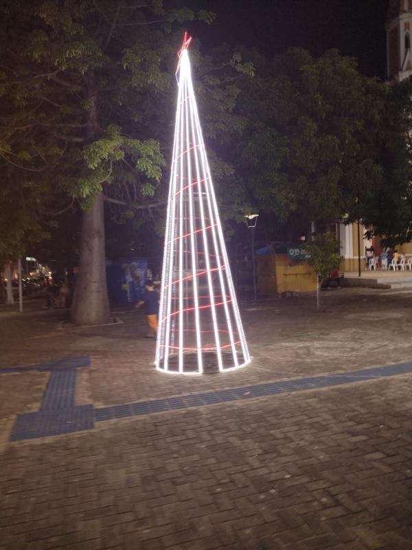 Realizado em Floriano, o lan&ccedil;amento oficial da decora&ccedil;&atilde;o natalina(Imagem:FlorianoNews)