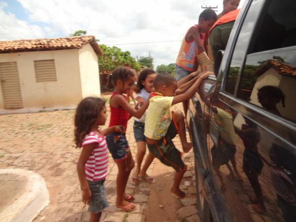 Papai Noel faz a alegria da crian&ccedil;ada em Floriano.(Imagem:FlorianoNews)