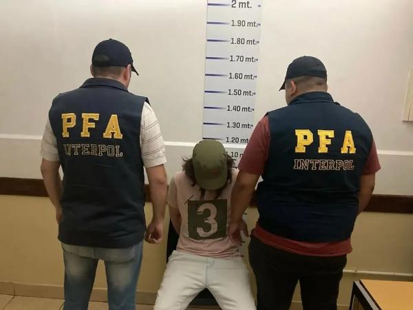"Sensação de alívio", diz ex-madrasta de jovem condenado por estupro preso na Argentina