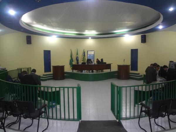 Em Sess&atilde;o Extraordin&aacute;ria, vereadores aprovam parcelamento previdenci&aacute;rio do munic&iacute;pio.(Imagem:FlorianoNews)