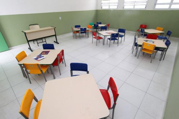 13,3 milhões de alunos da rede municipal ainda não têm data para voltar a escola, diz pesquisa