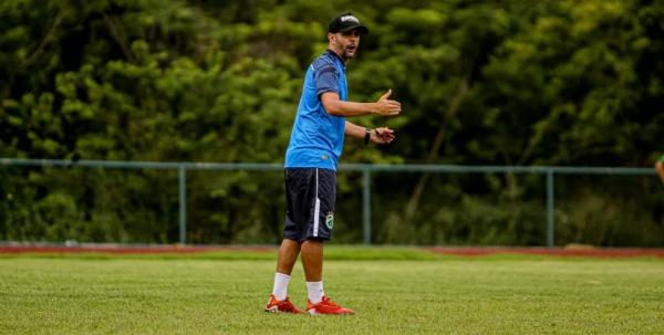  Jerson Testoni, t&eacute;cnico do Altos, ter&aacute; tempo para trabalhar o time.(Imagem:Sumuka/Altos )