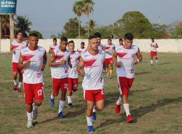 Leão fecha elenco com 27 jogadores e sonha com finais do Piauiense 2016