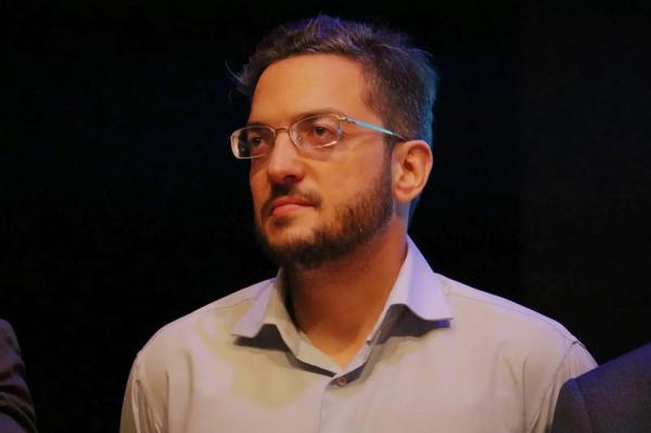"Triste ver um governo que praticamente monopoliza o parlamento", diz líder da oposição na Alepi