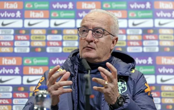 Dorival diz que Robinho é "pessoa fantástica" e comenta condenação: "Olho muito mais pelas vítimas"