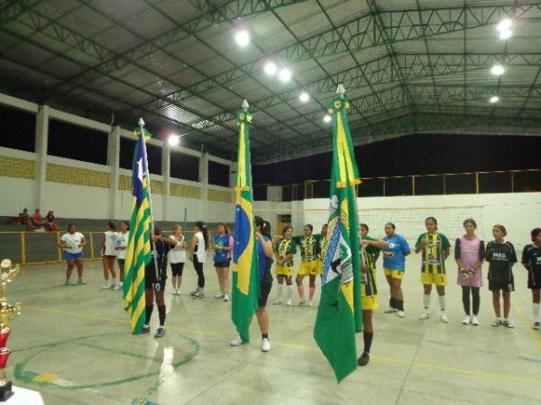 Mulheres florianenses são homenageadas com torneio feminino
