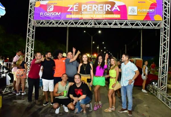  Z&eacute; Pereira com Pared&otilde;es atrai multid&atilde;o e faz hist&oacute;ria no Carnaval de Floriano.(Imagem:Secom)