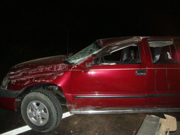 Carro modelo S-10 capotou na estrada(Imagem:reda&ccedil;&atilde;o)