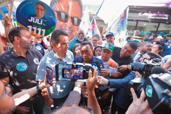 Joel Rodrigues recebe apoio de comerciantes durante caminhada pelo Centro de Teresina e apresenta propostas para segurança e emprego(Imagem:Ascom)