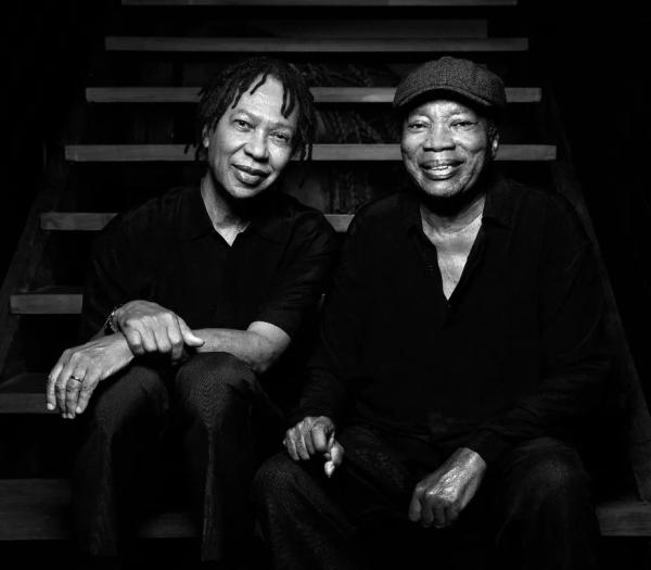Álbum que Djavan lançará em 11 de agosto, D traz a voz de Milton Nascimento. Beleza destruída é o nome da música gravada pelos cantores em dueto inédito no mercado fonográfico. A(Imagem:Reprodução)
