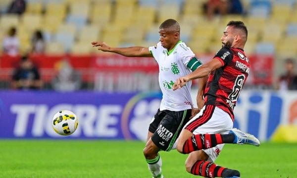 Flamengo recebe América-MG tentando se aproximar da liderança