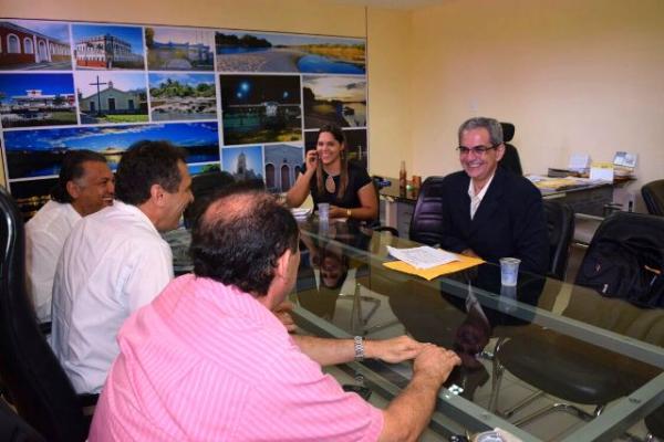 Gilberto Júnior discute convênio entre Estado e Município para melhorar o abastecimento de água