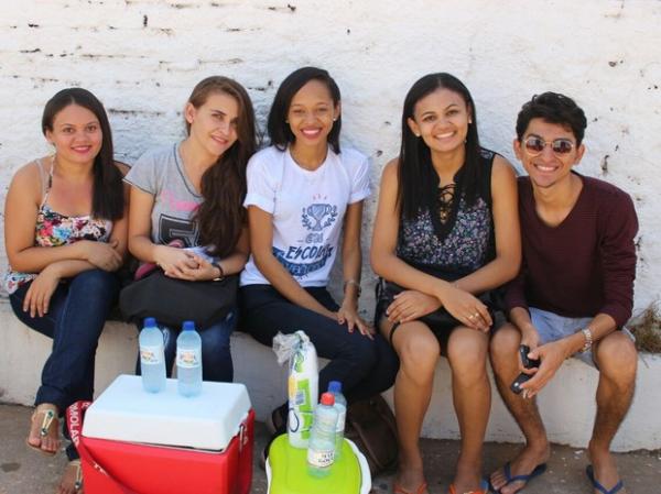 Estudantes vendem água no Enem para custear formatura em Teresina