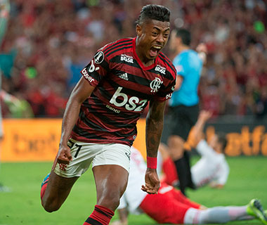 Com 2 gols de Bruno Henrique, Flamengo derrota Inter e se aproxima de semifinal
