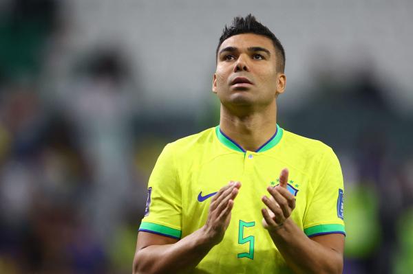 Casemiro é único brasileiro da seleção do ano do LÉquipe, que tem Mbappé e Messi