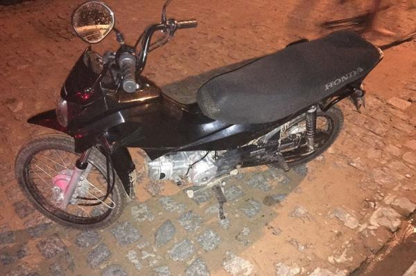 Motocicleta é tomada de assalto na Vila Vicentina