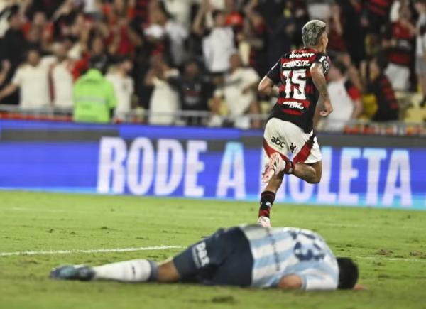 Gol do Carrascal em Flamengo x Racing(Imagem: Andr&eacute; Dur&atilde;o)