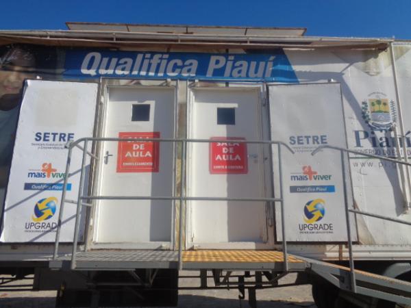 Caminh&atilde;o do Programa Qualifica Piau&iacute; chega &agrave; cidade de Floriano.(Imagem:Caminh&atilde;o do Programa Qualifica Piau&iacute; chega &agrave; cidad)
