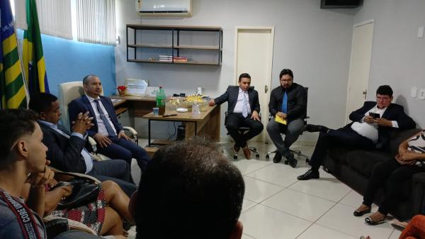 Mercado P&uacute;blico Central de Floriano: Reuni&atilde;o entre permission&aacute;rios e vereadores busca solu&ccedil;&otilde;es para atrair p&uacute;blico e fortalecer com&eacute;rcio(Imagem:Floriano News)