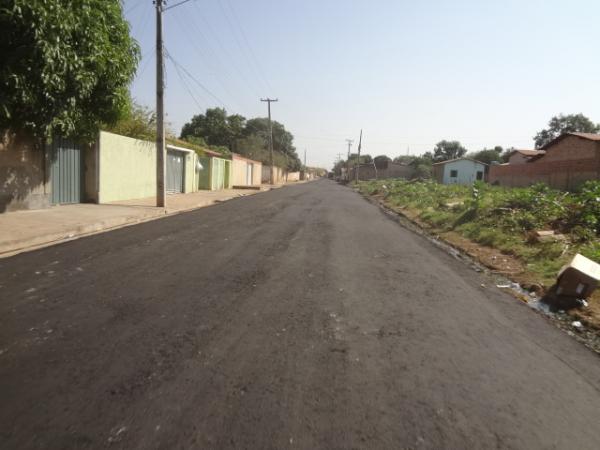 Obras de pavimenta&ccedil;&atilde;o na Av. Santos Dumont est&atilde;o em andamento.(Imagem:FlorianoNews)