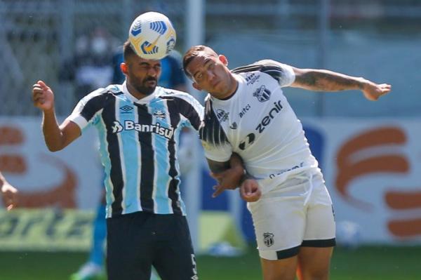 Grêmio vence o Ceará e respira na luta para fugir do rebaixamento