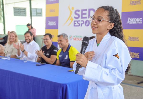 Secretaria da Educação entrega quimonos a estudantes e anuncia expansão do projeto Seduc Esportiva.(Imagem:Divulgação)