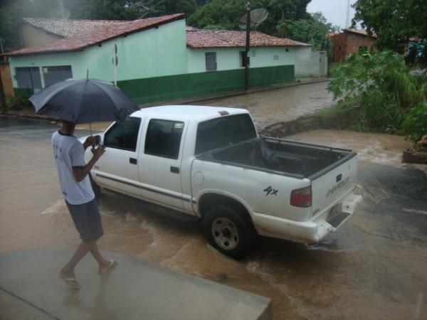 Rua cheias de &aacute;gua(Imagem:reda&ccedil;&atilde;o)