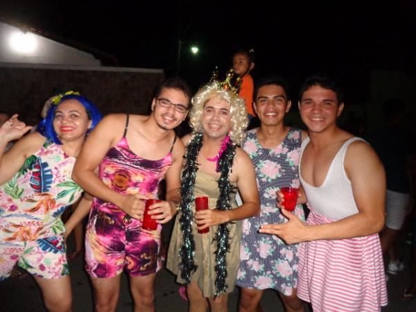 Bloco das Virgens atrai multidão e abre Carnaval de Floriano