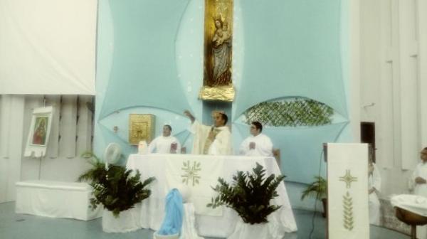 Cat&oacute;licos participam da Missa da Gra&ccedil;a presidida pelo Padre Jeferson Silva em Floriano(Imagem:FlorianoNews)