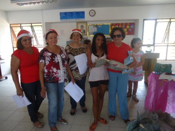 Gestantes recebem kits de enxovais para beb&ecirc;s em Floriano.(Imagem:FlorianoNews)