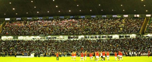 No aquecimento do time, torcida do River-PI j&aacute; fazia press&atilde;o.(Imagem:Abdias Bideh/GloboEsporte.com)